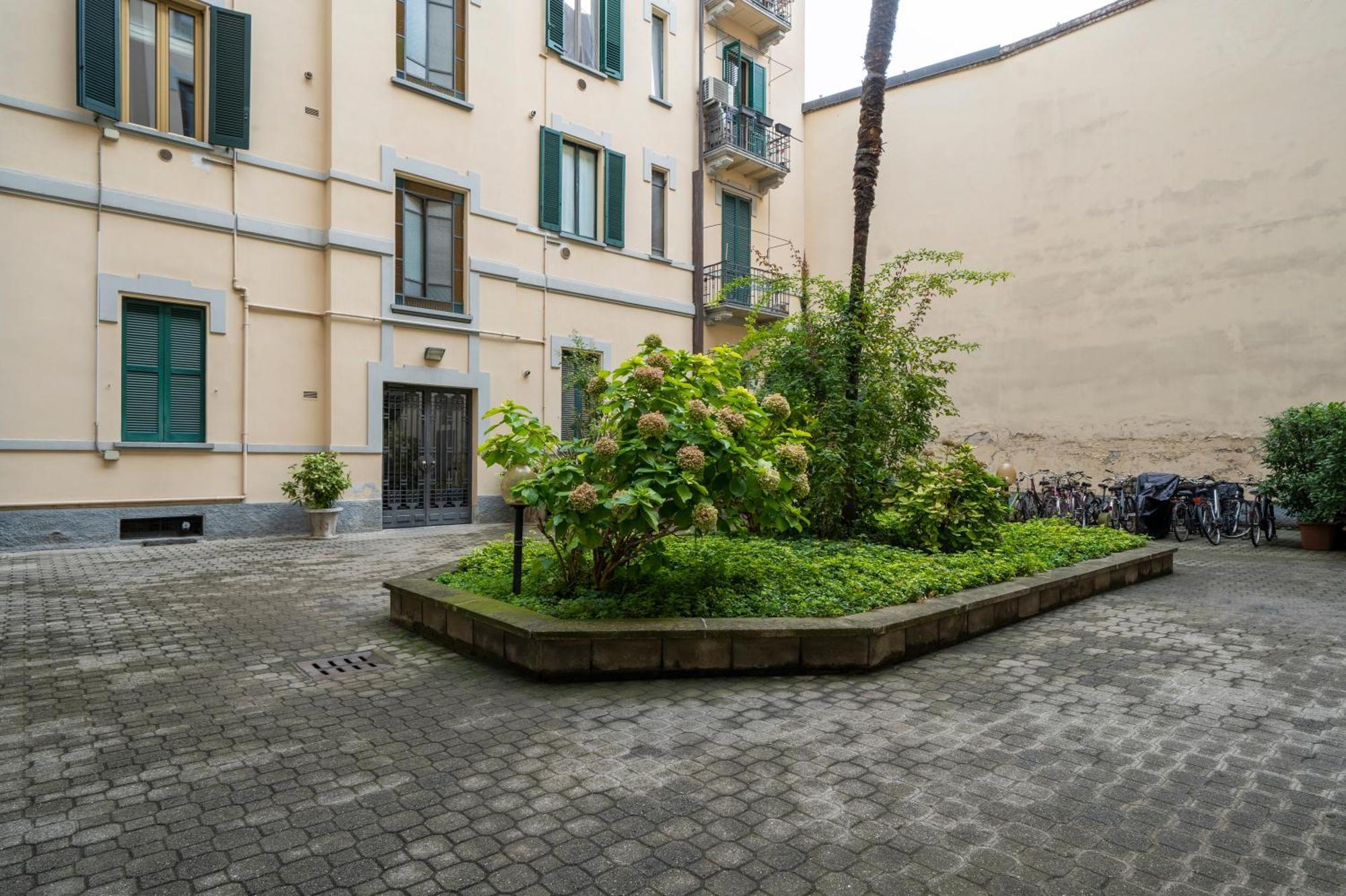 Easylife - Milano - Crema 15 - Porta Romana, Milan